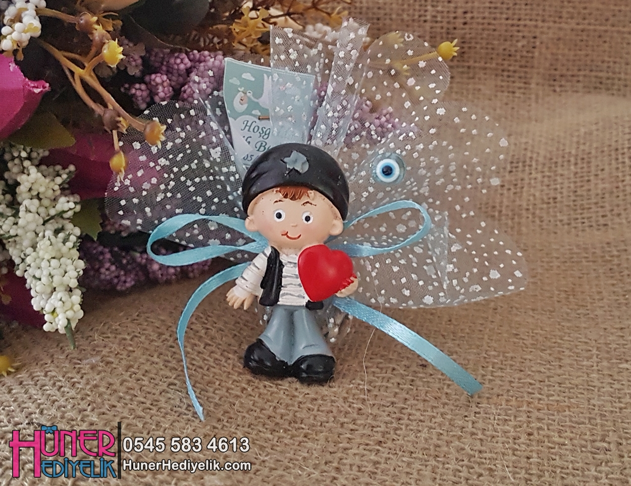 Elinde Kalp Olan Bebek Hüner Hediyelik