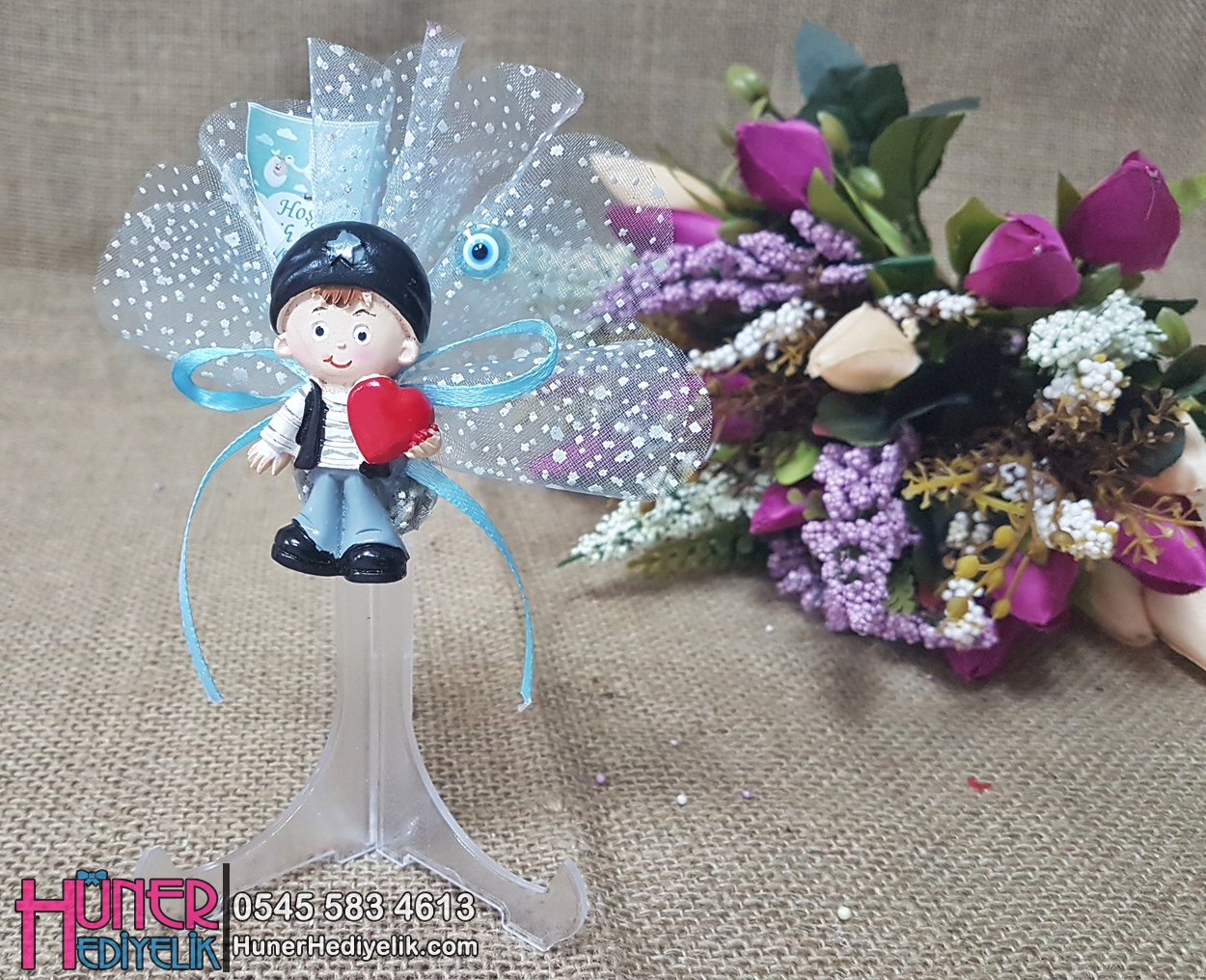 Elinde Kalp Olan Bebek Hüner Hediyelik