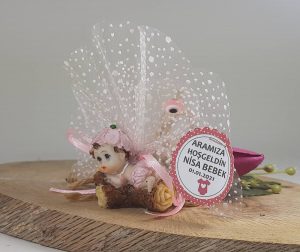 Survivor Ağaçlı Pembe Renkli Bebek Şekeri Biblolu